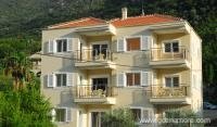 Хера апартаменти, частни квартири в града Donji Stoliv, Черна Гора
